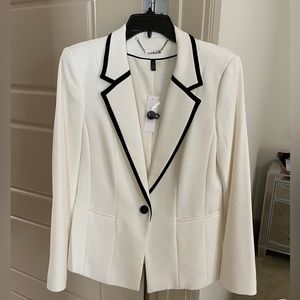 Stunning White House Black Market Blazer